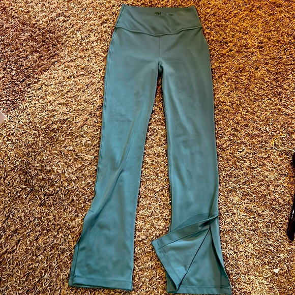 Athleta Other - Athleta Girls Transcend Crossover Pant - L 💚🩵
